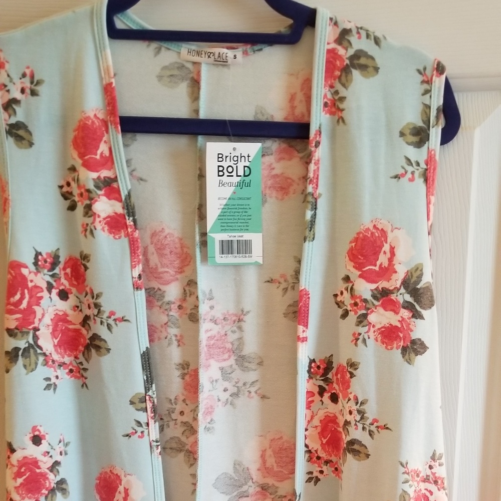 BNWT Honey and Lace Taho Womens Vest Small Floral